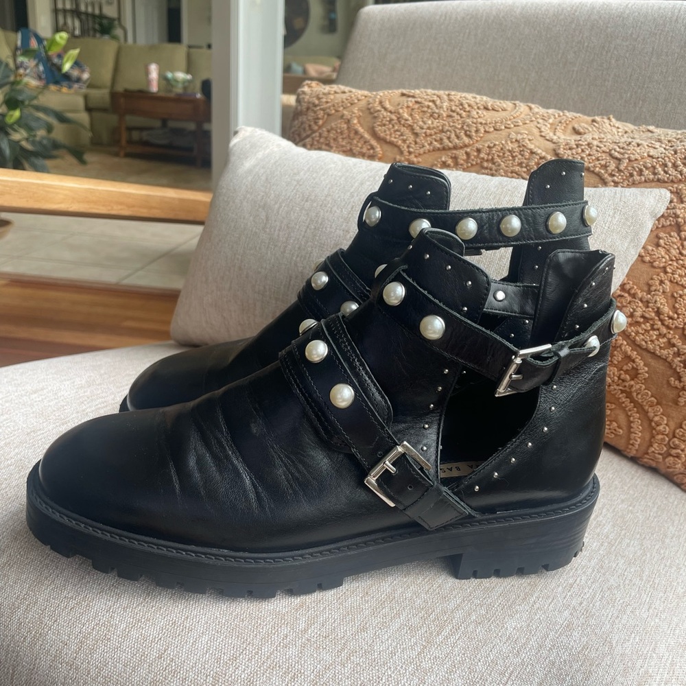 Zara Basic Collection Flat Black Leather Ankle Bo… - image 5